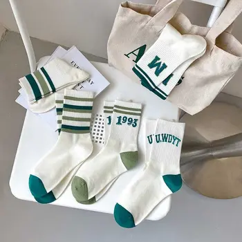 Модные женские носки с надписью в зеленую полоску, простые спортивные носки, носки средней длины, Повседневные хлопчатобумажные носки, Женские чулочно-носочные изделия